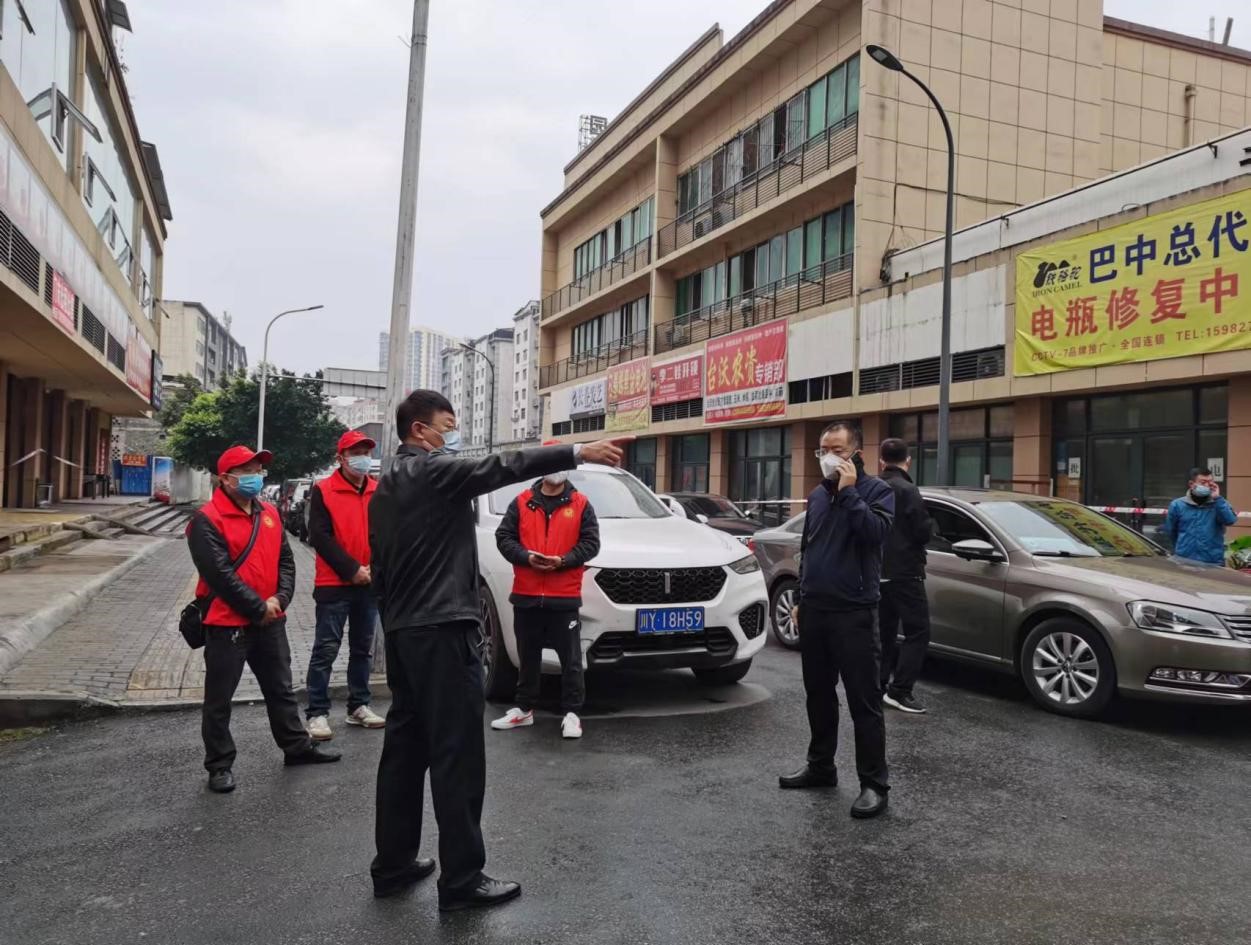 黨員干部志愿服務(wù)隊下沉后河社區(qū)參與志愿服務(wù).jpg